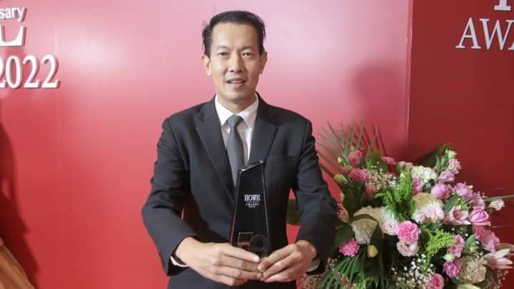 เกียรติภูมิ สิริพันธุ์ หัวหน้าพรรคไทยสมาร์ท รับรางวัลล่าสุด HOWE SMART CEO AWARDS 2022 ผู้ทรงอิทธิพลของประเทศไทย